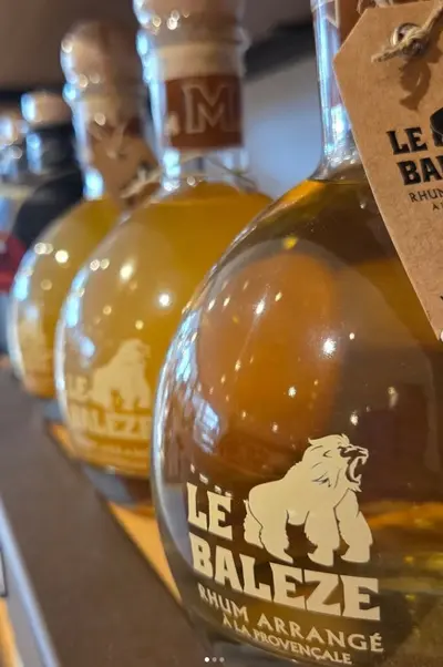 Artisanat et spiritueux locaux en Provence au Domaine Tourbillon